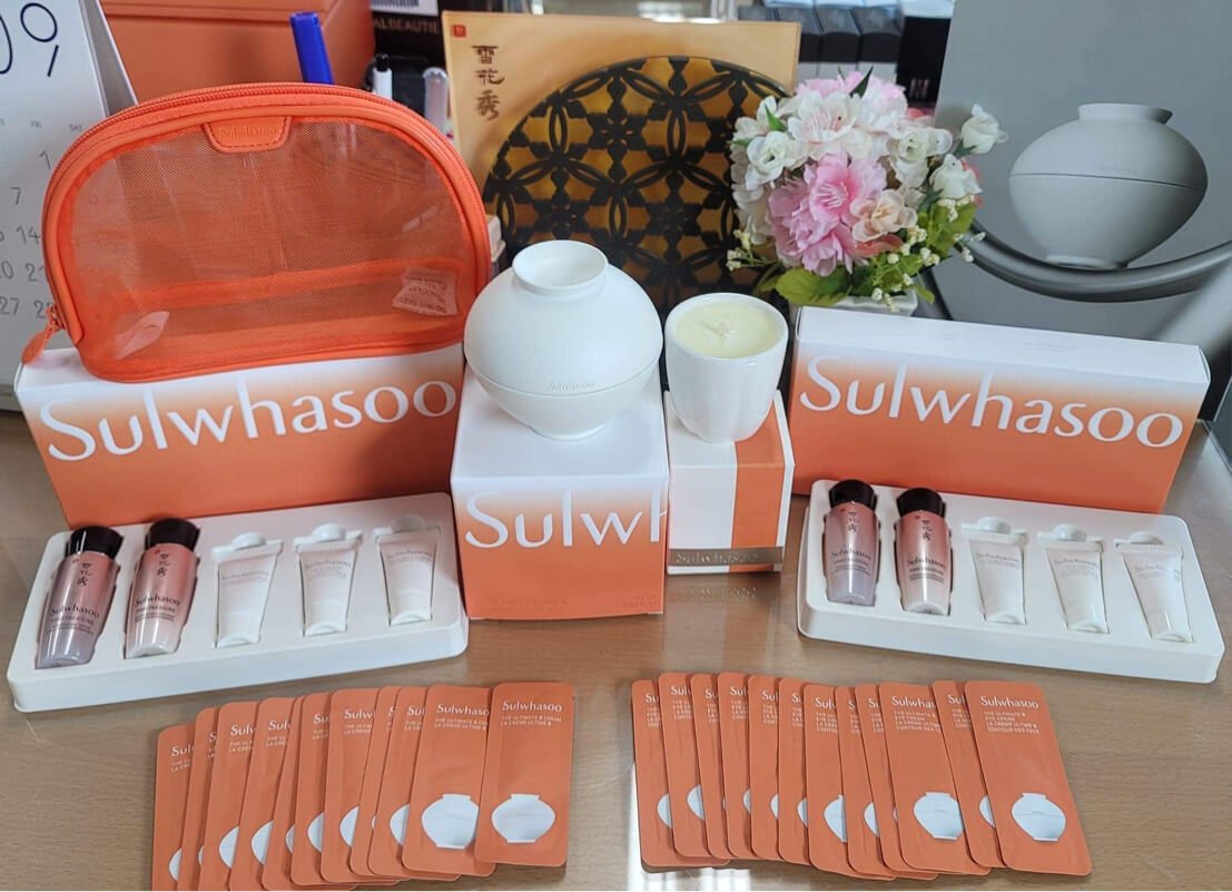 thumbnail image 2 of Sulwhasoo The ULTIMATE S Cream - Anti-Aging Sample Set 1ml X 30pcs (30ml Total) 2 of 6